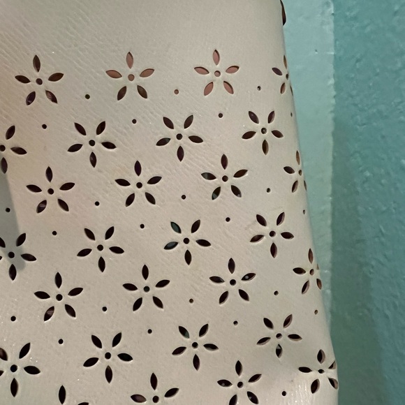 Coach Eyelet Pearlized Off White Leather Tote Bag GUC - Picture 6 of 7